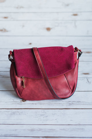 The Statement Crossbody - Wine