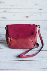 The Statement Crossbody - Wine