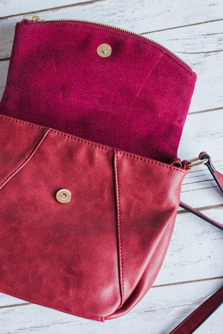 The Statement Crossbody - Wine